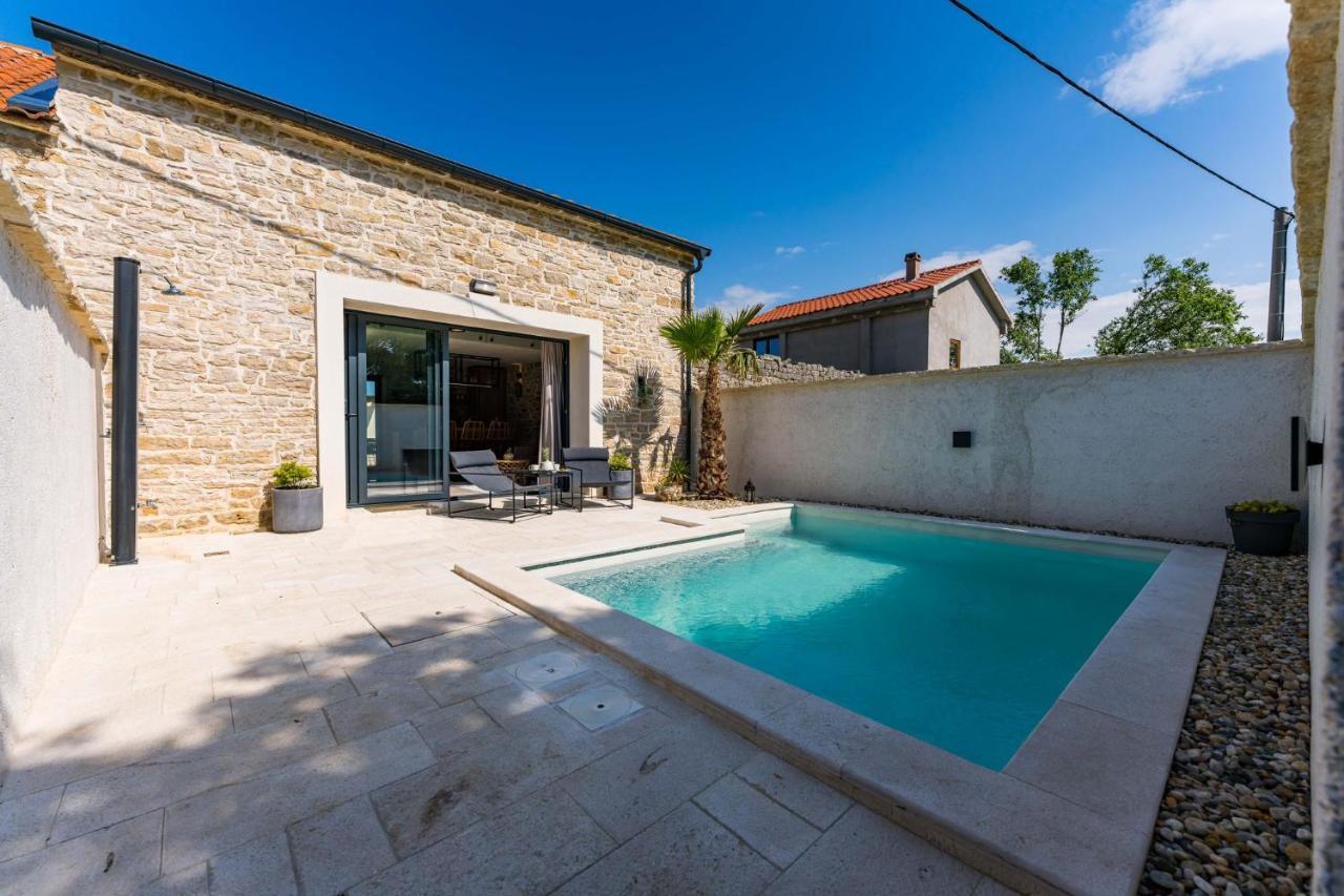 Stone House With Pool Poeta Pridraga Exterior foto