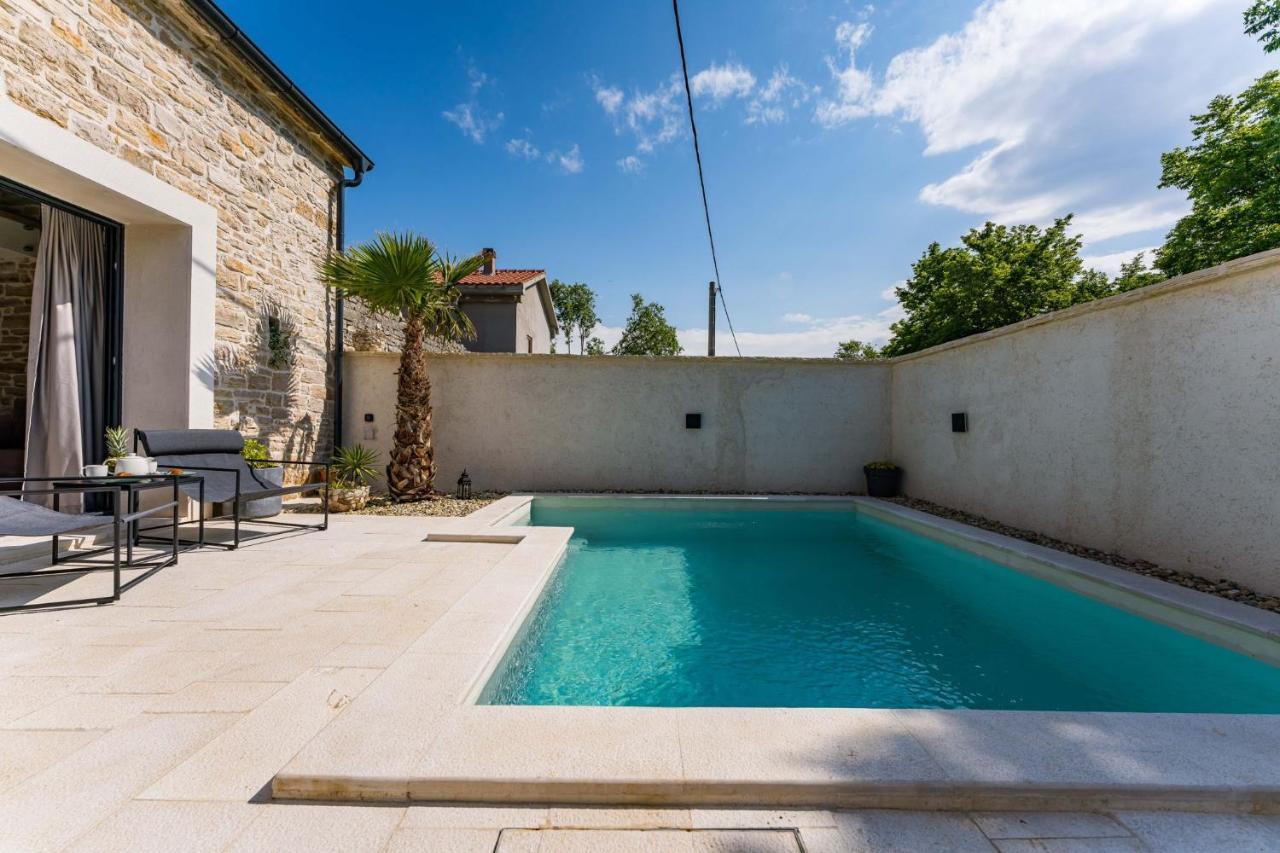 Stone House With Pool Poeta Pridraga Exterior foto
