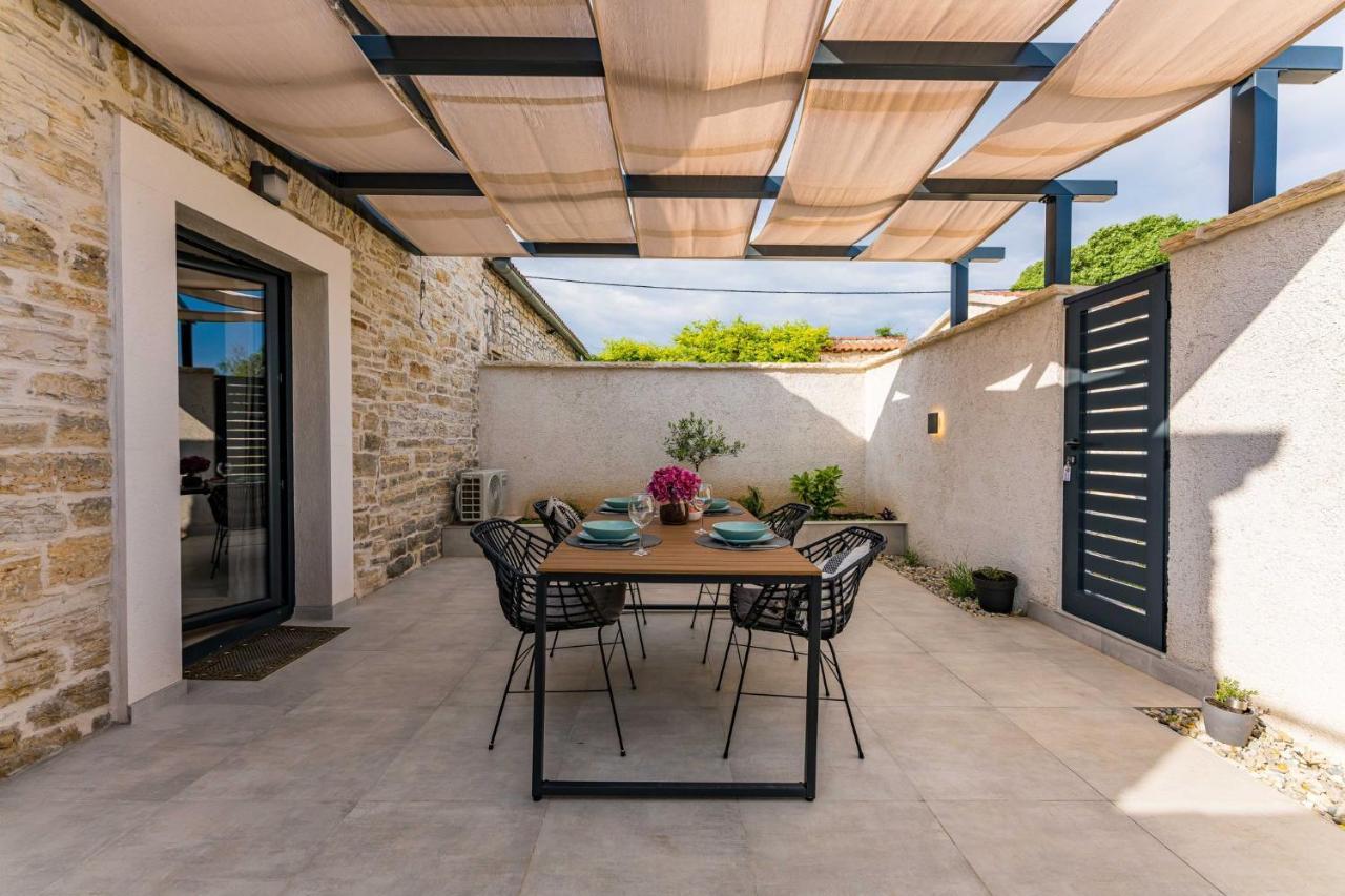 Stone House With Pool Poeta Pridraga Exterior foto