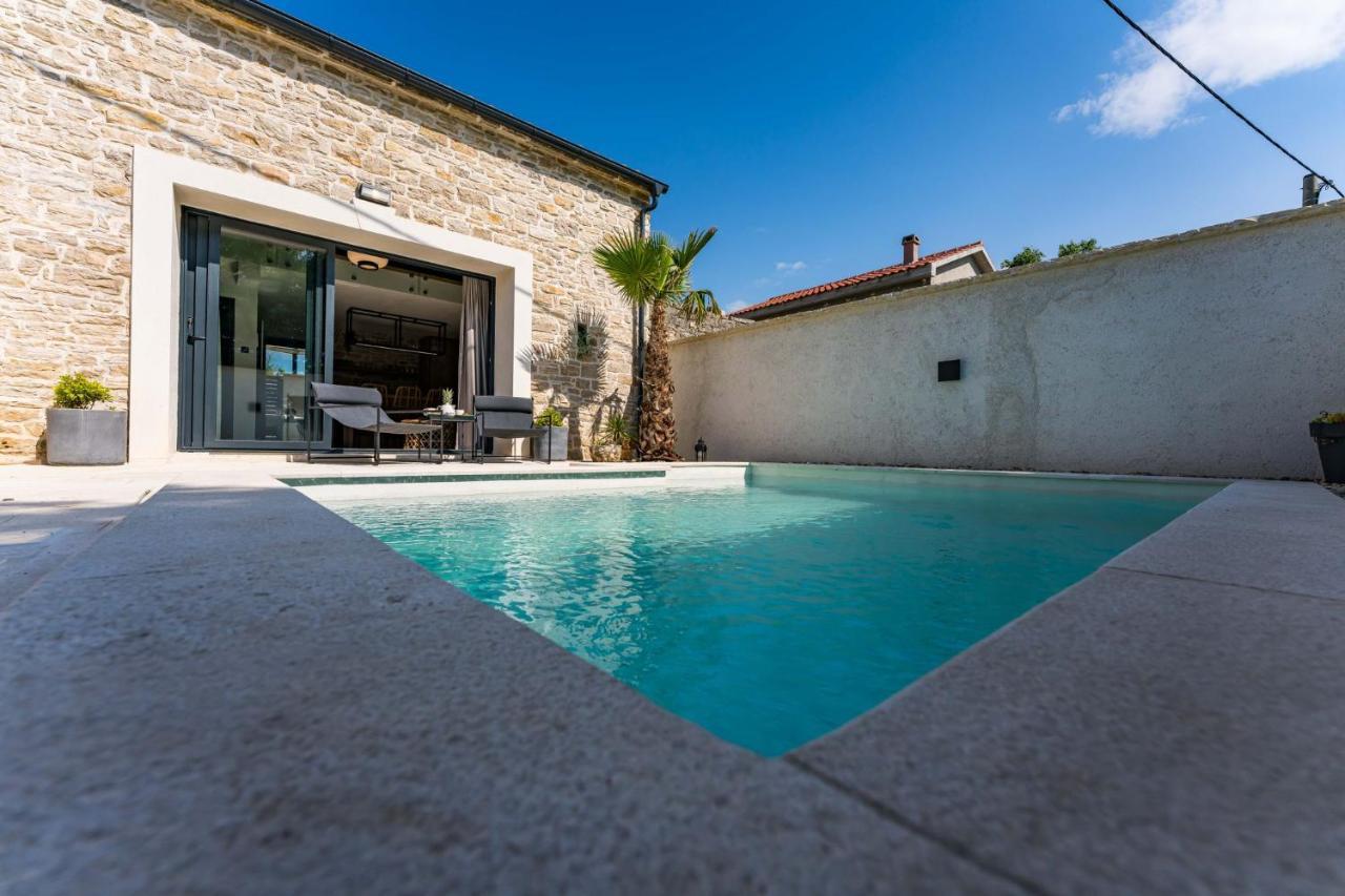 Stone House With Pool Poeta Pridraga Exterior foto