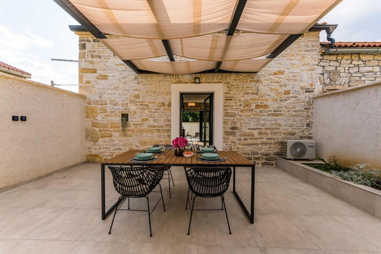 Stone House With Pool Poeta Pridraga Exterior foto