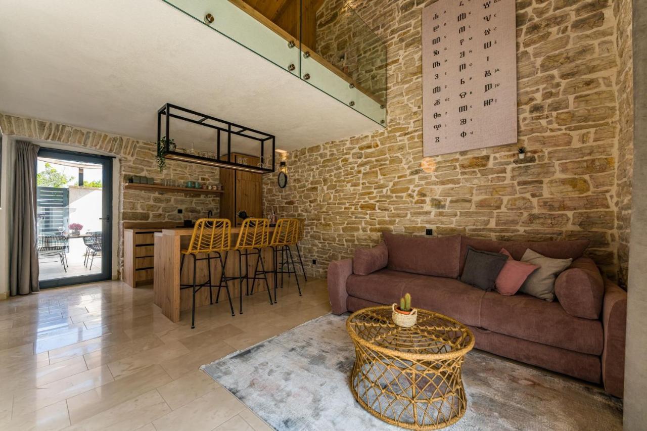 Stone House With Pool Poeta Pridraga Exterior foto